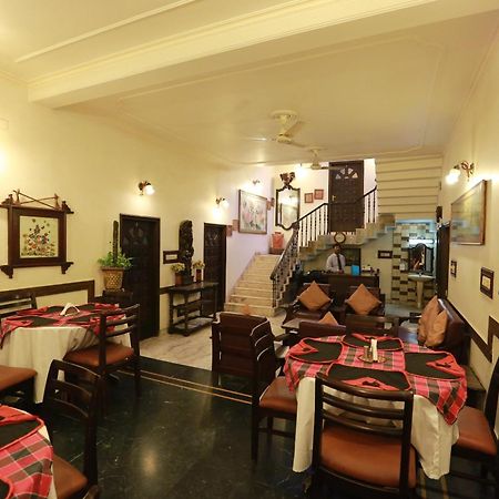 Oyo 8844 Meadows Inn Chinhat Exterior photo